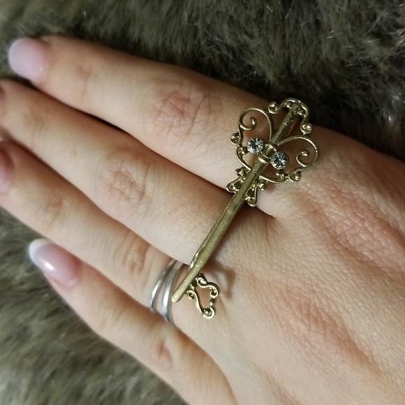 2 Finger Key Ring with Rhinestones - Picture 3 of 5